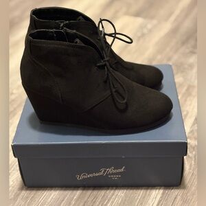 🖤✨ Universal Thread “Bessie” Black Wedge Booties — Size 7 — EUC ✨🖤